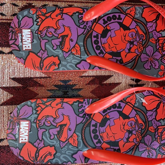 Deadpool Flip-flops — NIB - Picture 6 of 7